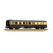 Load image into Gallery viewer, GWR Hawksworth Brake Third Corridor GWR Chocolate & Cream - Bachmann -374-511A - Scale N