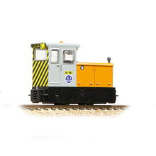 Load image into Gallery viewer, Baguley-Drewry 70hp Diesel ICI Orange & Grey - Bachmann -392-028 - Scale 1:76
