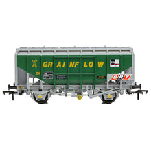 Load image into Gallery viewer, 35 Ton PAA Bulk Grain Wagon &#39;Grainflow&#39; Green &amp; Grey - Bachmann -33-132A - Scale OO
