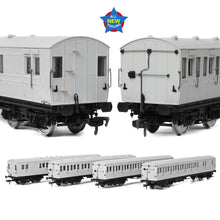 Load image into Gallery viewer, LBSCR 54ft &#39;Isle of Wight&#39; 4-Coach Pack SR Malachite Green - Bachmann -E86022 - Scale OO
