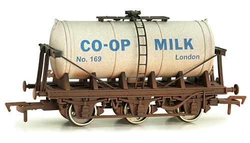 #P# 6 Wheel Milk Tank Co-op 167 Weathered