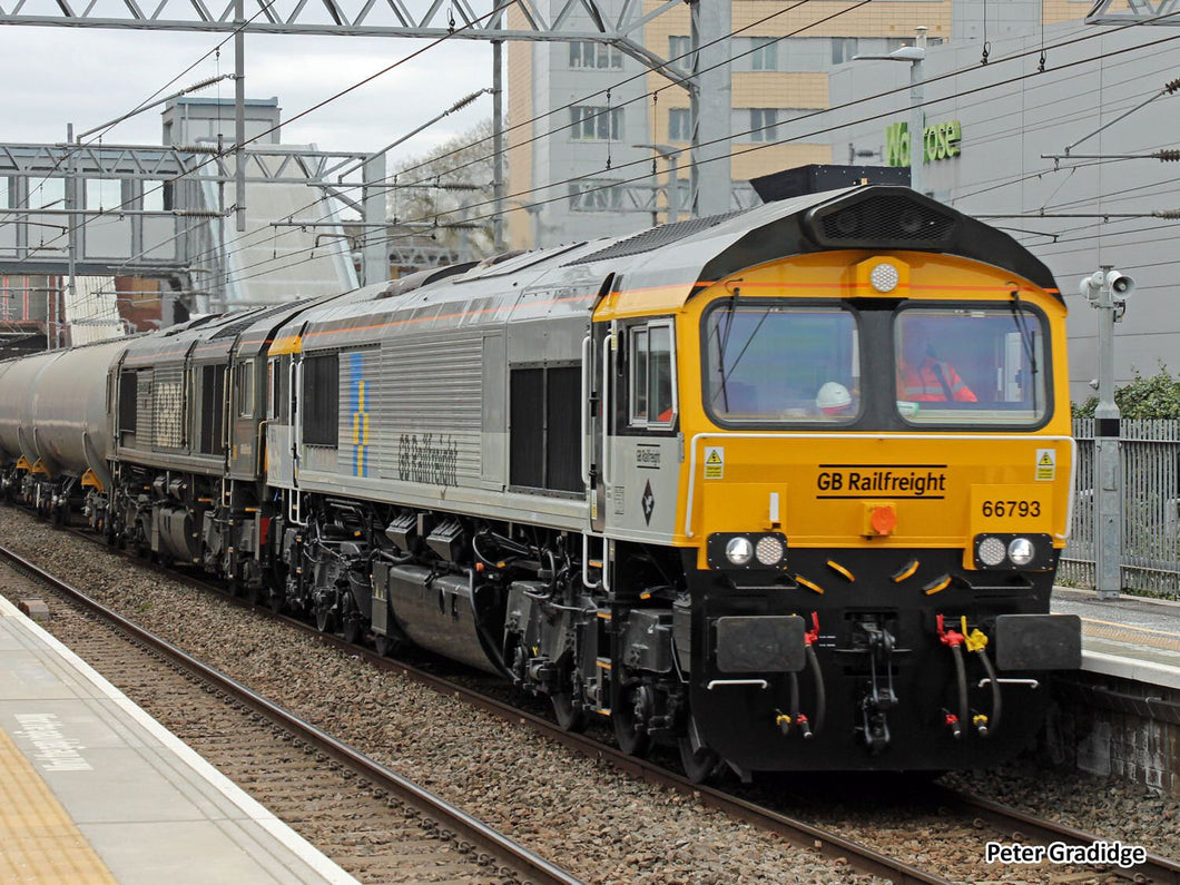 *Class 66 793 Railfreight Construction (DCC-Fitted)
