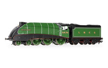 Load image into Gallery viewer, LNER Streamlined B17 City of London 2870- Hornby - R30406
