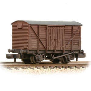 BR 12T Ventilated Van Planked Sides BR Bauxite (Early) [W] - Bachmann -373-701C