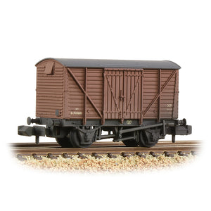BR 12T Ventilated Van Planked Sides BR Bauxite (Early) [W] - Bachmann -373-701C