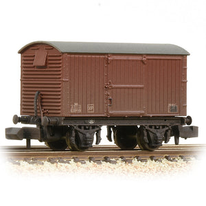 LNER 12T Ventilated Van Corrugated Steel Ends BR Bauxite (Late) [W] - Bachmann -377-981A