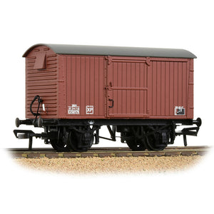 LNER 12T Ventilated Van Corrugated Ends BR Bauxite (Late) - Bachmann -38-381A
