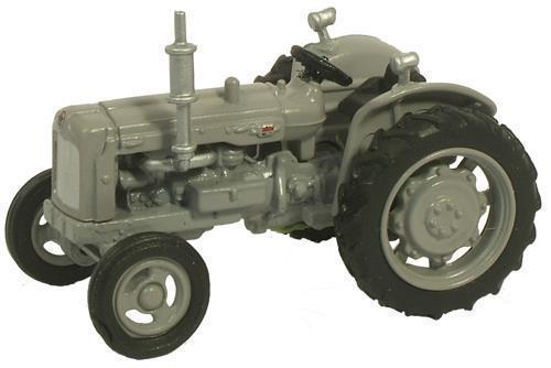 Fordson Tractor Matt Grey   76TRAC004   1:76 Scale,OO Gauge