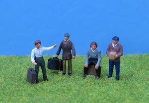 PD MARSH OO GAUGE PAINTED PEOPLE & LUGGAGE