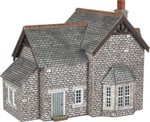Load image into Gallery viewer, Gardener&#39;s Cottage - N Gauge - PN158 by Metcalfe

