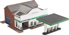 Load image into Gallery viewer, Service Station - N Gauge - PN181 by Metcalfe
