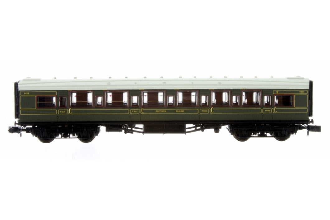 Maunsell High Window CK Coach 5635 Lined Olive Green