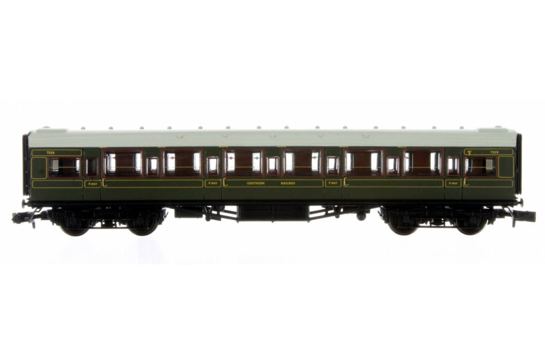 Maunsell High Window FK Coach 7228 Lined Olive Green