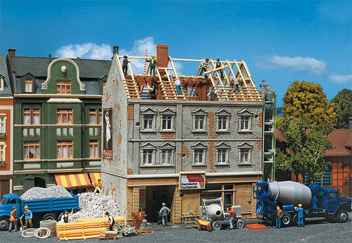 Town House Being Renovated Kit I