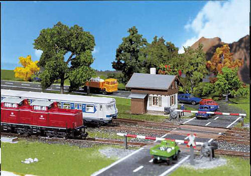 Level Crossing with Gatekeepers Lodge Kit II