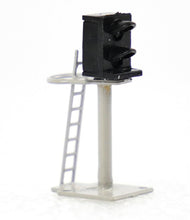 Load image into Gallery viewer, 2 Aspect Platform Mounted Signal N Scale - Gaugemaster Track - 271
