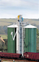 Load image into Gallery viewer, Fordhampton Grain Silos Kit - GM Structures - 427
