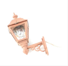 Load image into Gallery viewer, GWR Stone Wall Mounted Gas Lamps (2) - Gaugemaster Lighting - 828
