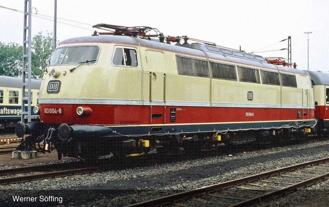 DB, electric locomotive 103 004, single arm pantograph, dark grey roof, period IV Arnold HN2564