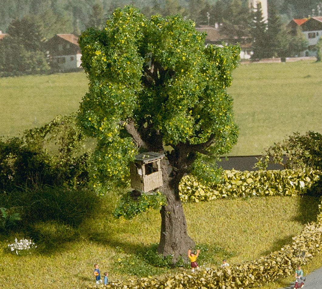 Oak Tree with Treehouse 10cm