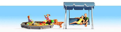 Parents (2) Children (2) Dog and Accessories Figure Set