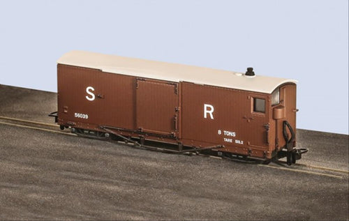 L&B GLT 8 Ton Bogie Goods Brake SR Van, Brown Livery